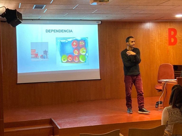 Jacinto Cabello en un moment de la seva Conferència